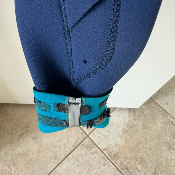 Hurley Fusion 403 Wetsuit size MT - Picture 6 of 6